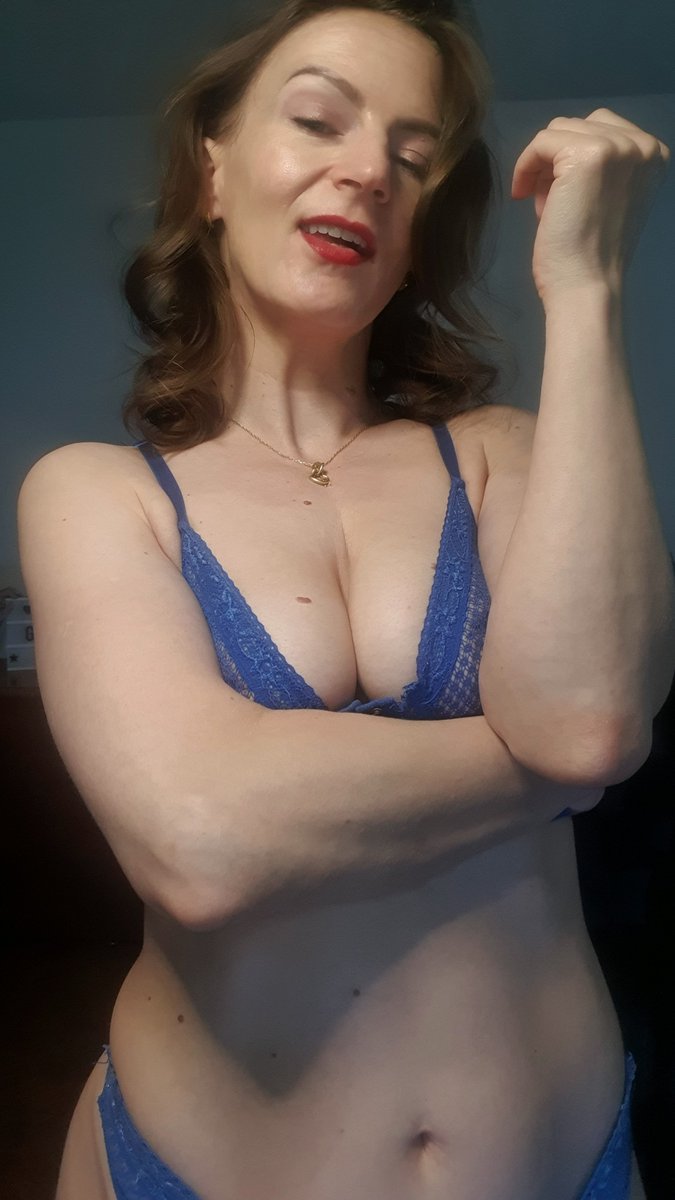 eva_moon91's tweet photo. I would like to see you around
#live #fun #camgirl #sexy  #domi2 #lush #lovense #milf #squirt #feet #hot https://t.co/XL7JwLMgVZ