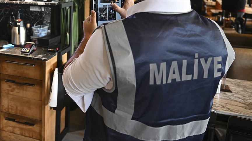 🔎Hazine ve Maliye Bakanlığı bayram alışverişinin yoğunlaştığı sektörleri mercek altına aldı

📝Ülke genelindeki bayram denetimlerinde 8 bin 227 mükellef incelendi

❌195 mükellefin hatalı KDV oranı uyguladığı tespit edildi

aa.com.tr/tr/ekonomi/haz…