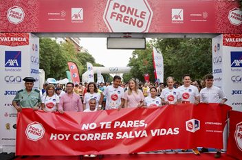 GrupoAseguranza's tweet photo. ➡️750 voluntarios de @AXASegurosEs dedican más de 2.000 horas a cuidar el #medioambiente
➡️ Ponle Freno #Valencia
#Seguros #AXAWeekforGood / @FundacionAXA / @CarrerasPF / @Ponle_Freno
https://t.co/LeEgZIjcch https://t.co/KC3xx7HRaz