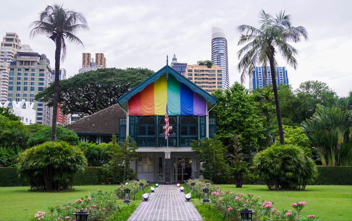 🏳️‍🌈🎉 ในนามของสหรัฐอเมริกา ผมขอแสดงความยินดีกับวุฒิสภาไทยที่ได้ให้ความเห็นชอบร่างกฎหมายสมรสเท่าเทียม ซึ่งเป็นหมุดหมายสำคัญไปสู่สังคมไทยที่ไม่แบ่งแยกและเป็นธรรมยิ่งขึ้น มาร่วมขับเคลื่อนไปสู่ความเท่าเทียมและฉลองให้กับความรักทุกรูปแบบกันนะครับ 🏳️‍🌈🇹🇭 #LoveUnites