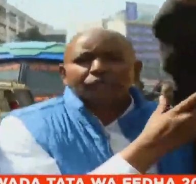 ColawMide's tweet image. This is the plain cloth policeman arresting peaceful protestors in town. Anyone who knows him share his : 
Phone Number:
House Location:
His wife:
Where his kids study:

We need to make it hard for him at a personal level. 
@C_NyaKundiH
@Osama_otero
@Honeyfarsafi