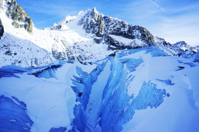 How to map unreachable areas?  🗺️

Our innovative approach uses seismic signals from crevasses to map glaciers changes 5 times more precisely than before 🔎

This breakthrough offers new insights  into glacier dynamics and  seismogenic environments 🏔️🌋❄️

doi.org/10.1029/2023GL…