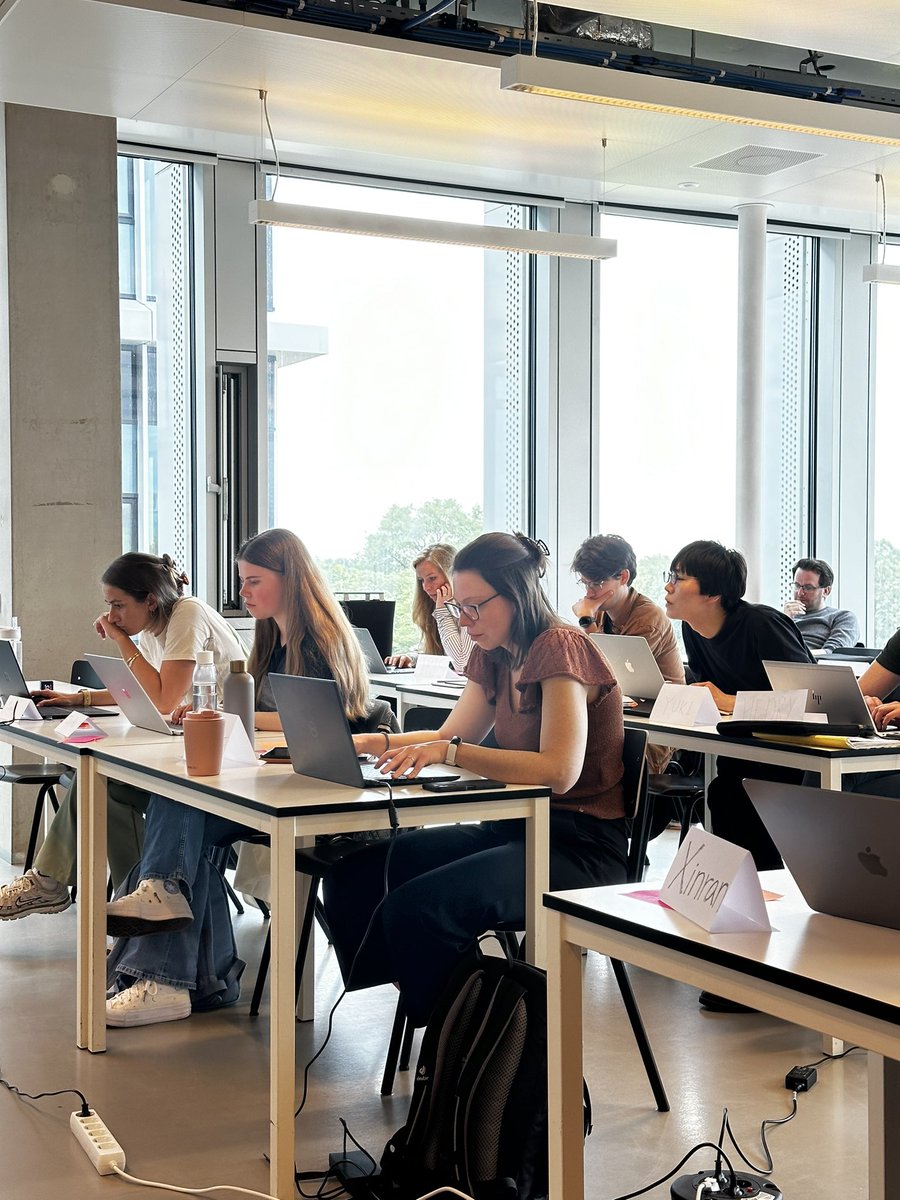 ODISSEI_nl's tweet image. Day 2 of our SICSS-ODISSEI summer school🥁

We have started an intensive 2-day training on #machinearning by @eScienceCenter 💻