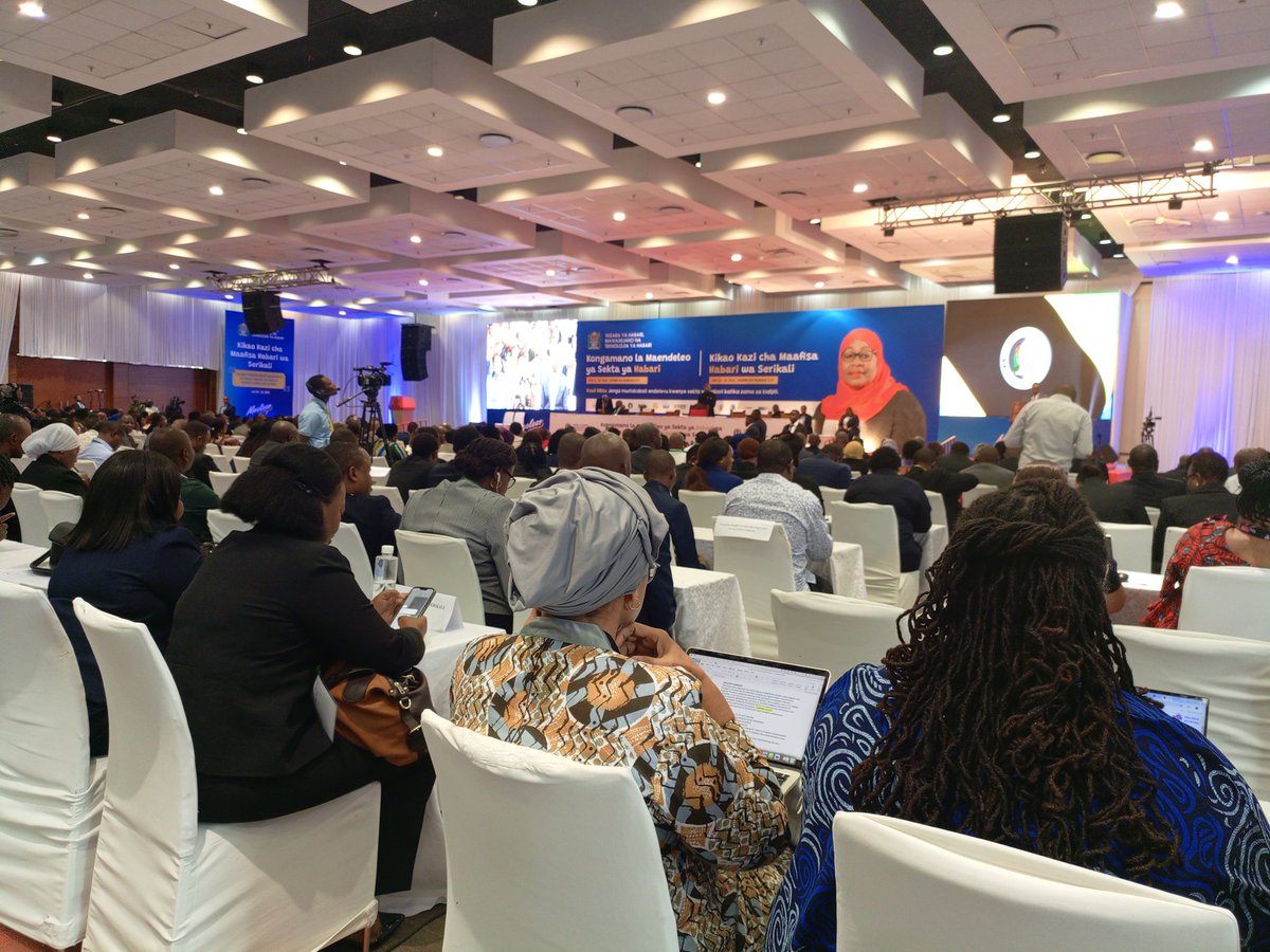 GetrudeJ's tweet image. Leo tupo kwenye kongamano la pili la Maendeleo ya Sekta ya Habari linalofanyika kwa siku mbili kuanzia Leo na kesho. 

Mgeni rasmi wa kongamano hili ni Rais wa Jamhuri ya Muungano wa Tanzania, Dkt Samia Suluhu Hassan.
#MediaDevelopment