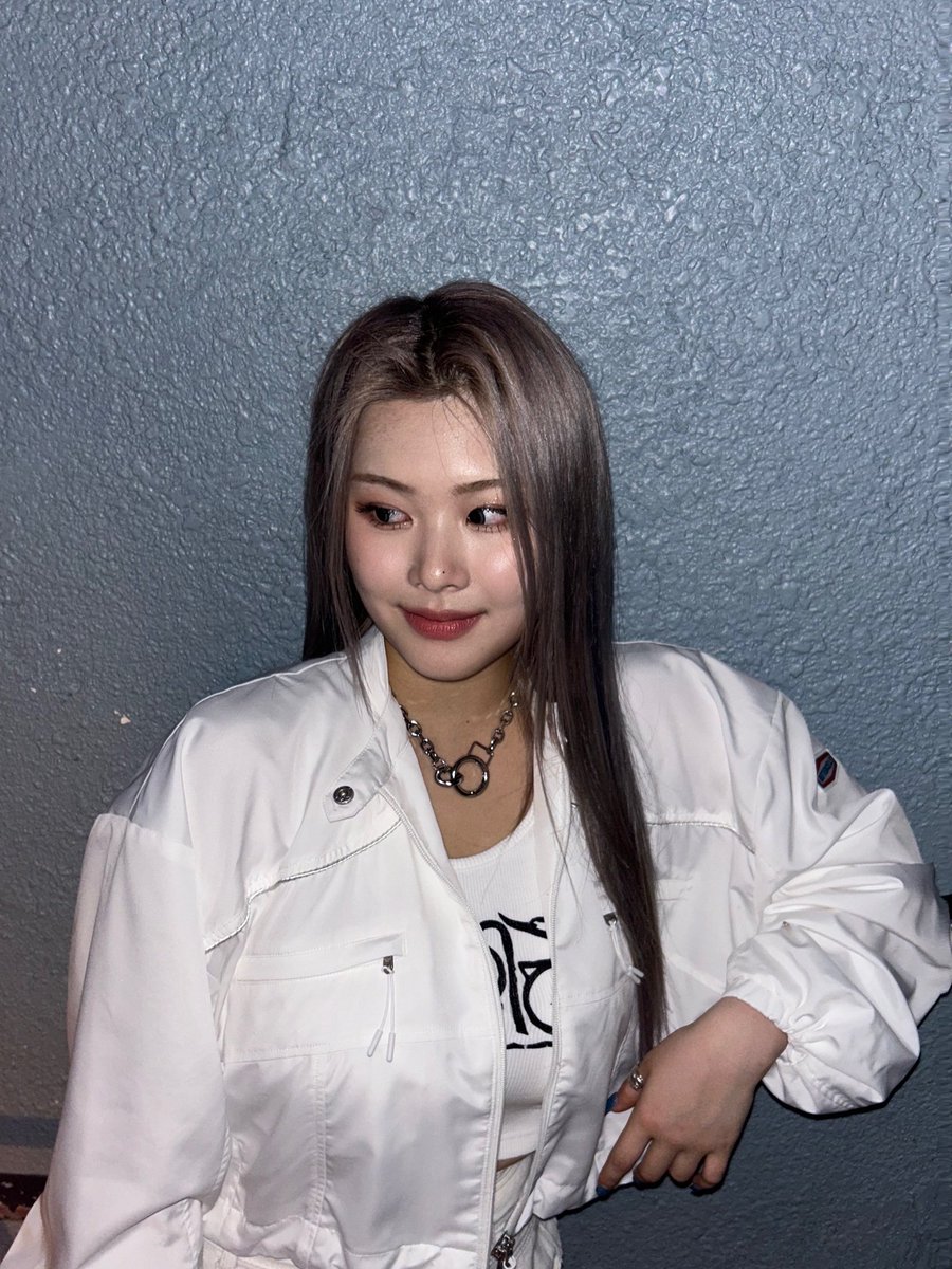 SsFancafe's tweet photo. [TWITTER]

[#Swan]

🍁My first concert in Canada🍁
😘 Vancouver love it 😘

#수안 #PURPLE_KISS #퍼플키스 https://t.co/CYosI3r4gZ