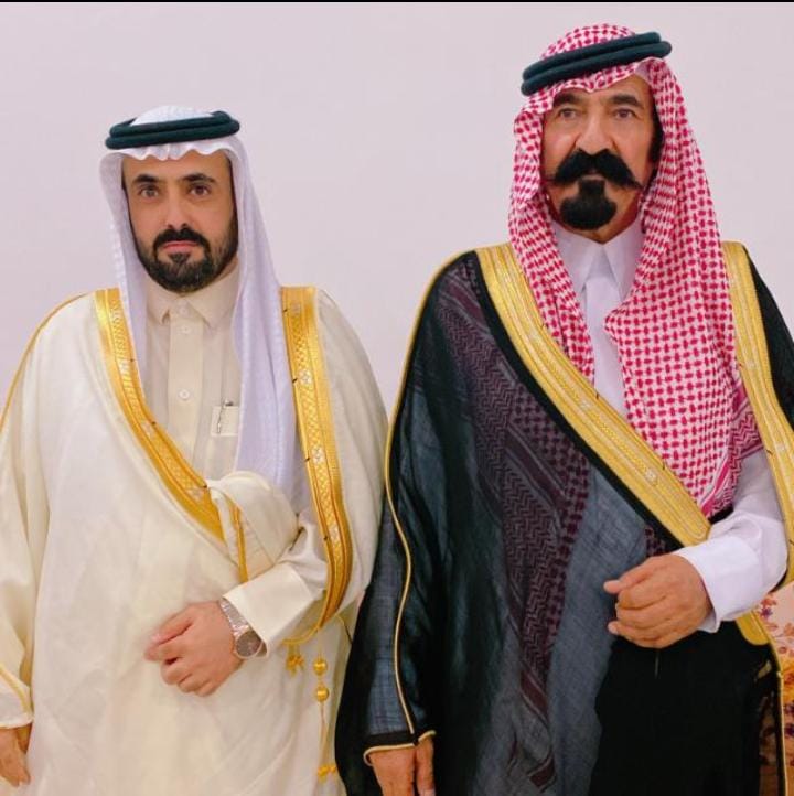 #يوم_الاب_العالمي
مامرّ ذِكرك إلاّ وابتسمت له
كأنك العيد والباقون أيام

أو حام طيفك إلا طرت أتبعه
أنت الحقيقة والجُلاّس أوهام

للشاعر/جلال الدين الرومي.
اللهم ارحم الله اباءنا واجمعنا بهم في جنات النعيم