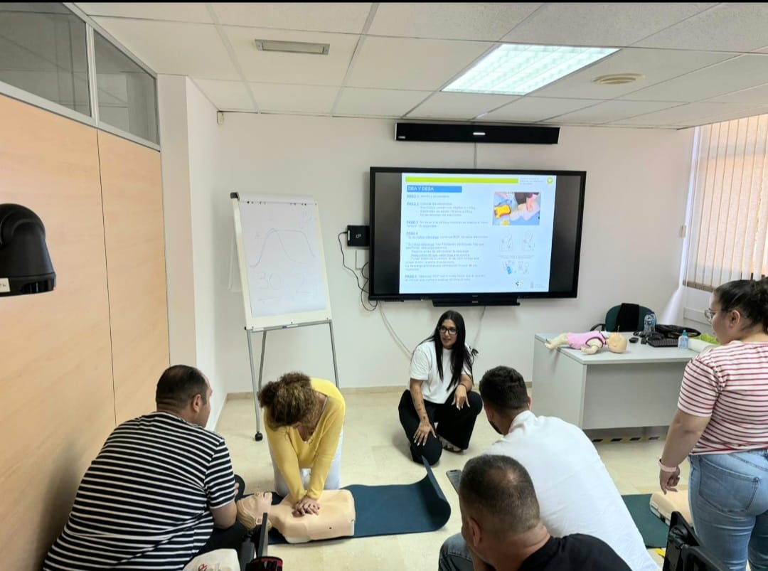 CanSaludable's tweet photo. El Servicio de atención a las Adicciones de la #DGSMA imparte formación de primeros auxilios en población con problemas de adicción.

@SanidadGobCan @PresiCan @JuventudCanaria @012Gobcan https://t.co/qOOi3SZhI7