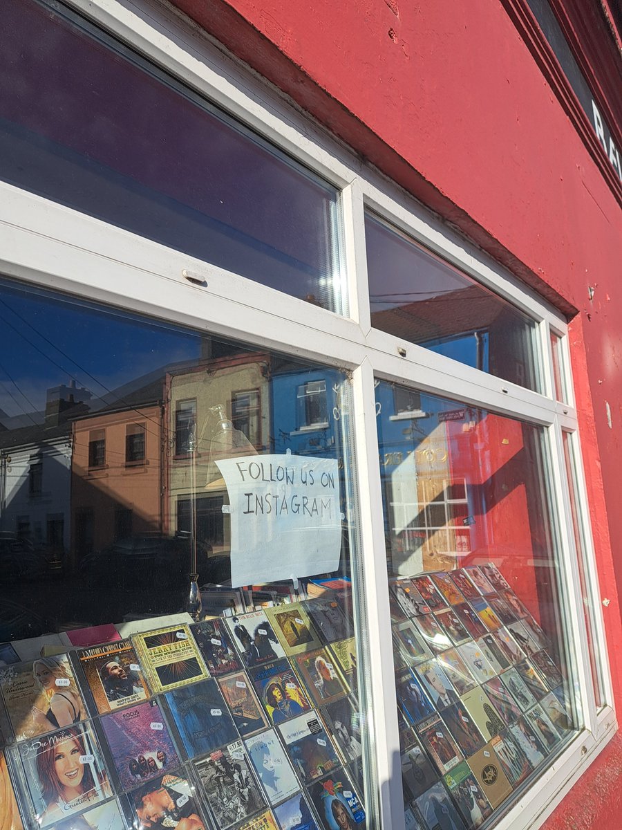 galwayswestend's tweet photo. Just do it! Follow @bellbookcandlegalway on Instagram to discover a treasure trove of vinyl, books, comics, CDs and lovely chats 📼📀📻
#galwayswestend #galway #thisisgalway #shoplocal #localindependent #localshops #recordstore #vinyl #music #coolshops https://t.co/lBFEf4wRm0