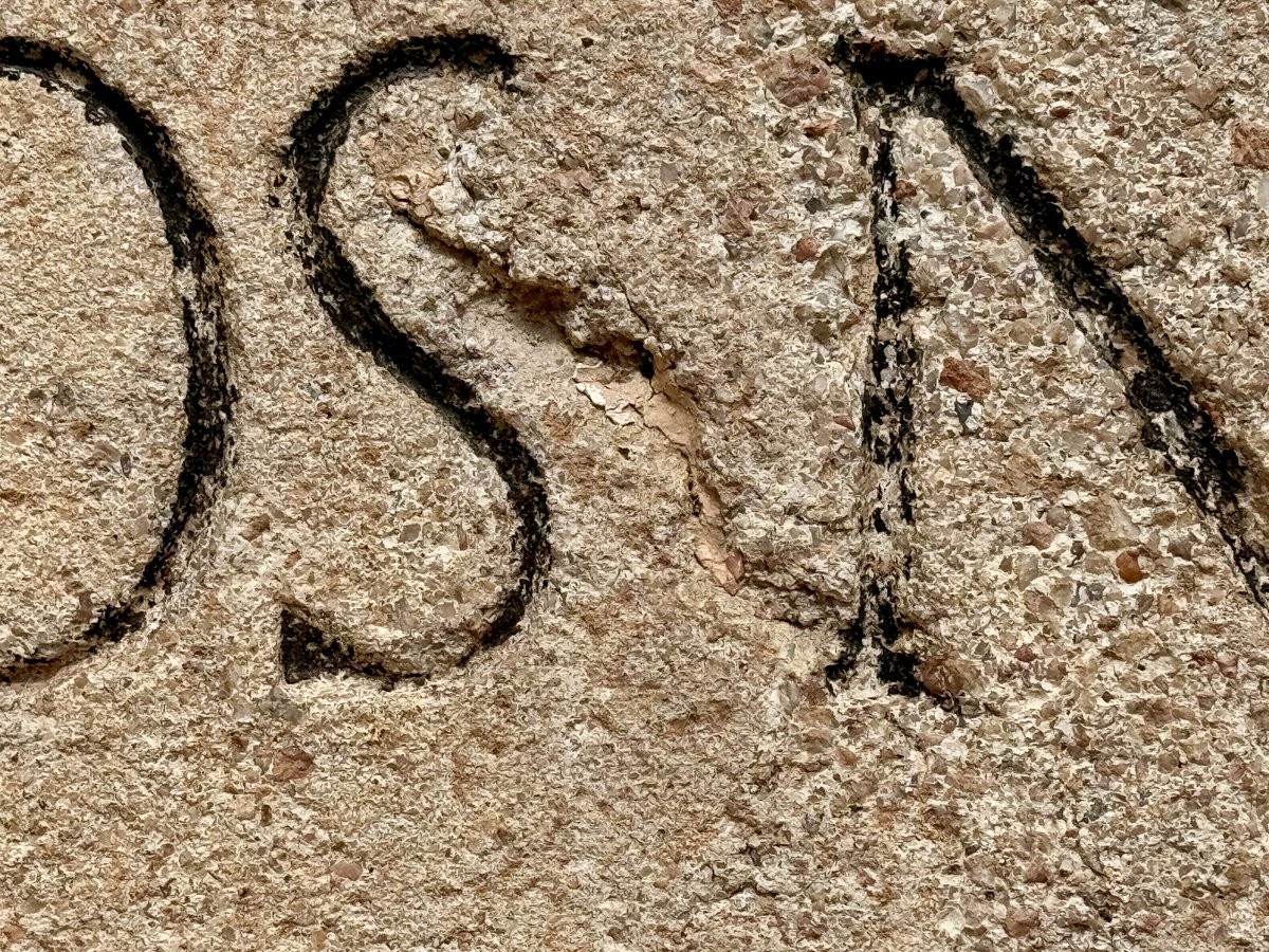 javiergmart's tweet photo. #ZamoraPatrimonioGráfico Inscripción en piedra y pintura negra «LIMOSNA A LAS BENDITAS ANIMAS» en la iglesia de Santa Lucía en #Zamora.
🔗 https://t.co/P22lcRou1q https://t.co/FhqhahKX0E