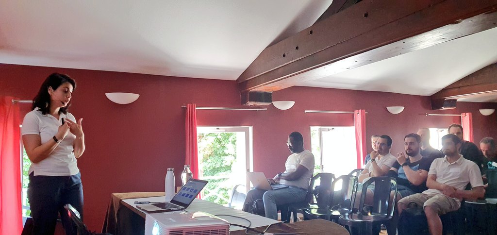 📝 ✅ La checklist ultime pour rendre vos applications #CloudNative !
Katia <a href="/katia_tal/">Katia HIMEUR TALHI</a> <a href="/cockpitio42/">Cockpit io</a> inaugure la track #DevOps/#Cloud  avec des règles pour migrer vos apps sur #Kubernetes 🍷💻
#TechAndWine #CloudAlpes  #ChateauDeMontchat #TechNWine #K8s #Lyon #OnlyLyon #FrenchTech