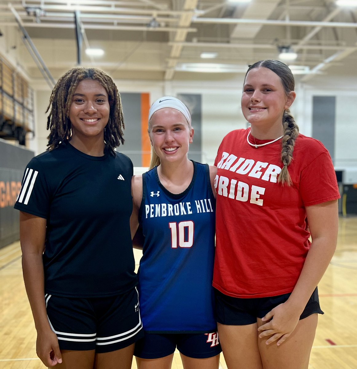 Sunflower Smack Show tweet media