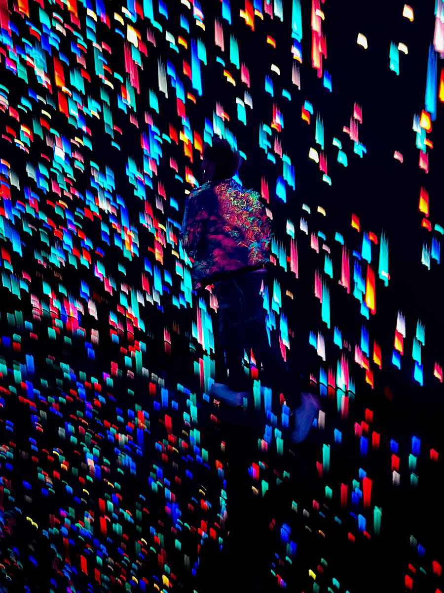 officialmklb's tweet photo. when you can’t look on the bright side, I will sit with you in the dark ✨#goodvibetribe https://t.co/Z2VHzShIbo