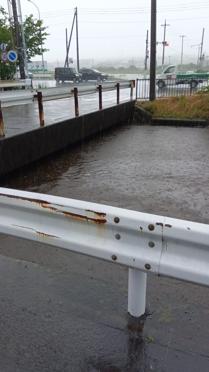 OZYAMETAL's tweet photo. 大雨で沼津市の場所によっては
ヤバいかも😱 https://t.co/oDFKYKnwQw