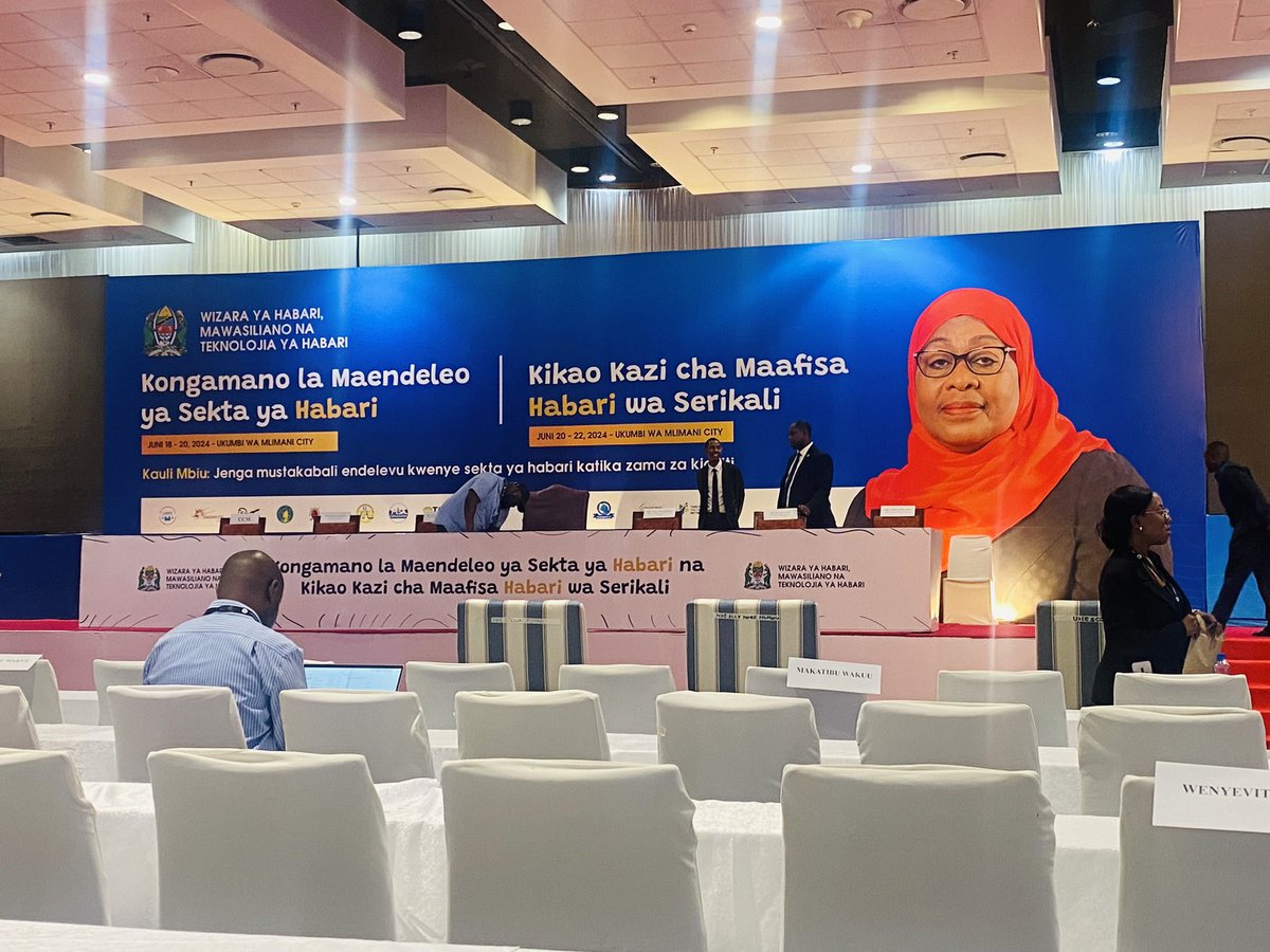 AD_Abinallah's tweet image. Leo ni siku ya kwanza ya Kongamano la Maendeleo Sekta ya Habari; Kikao cha Maafisa Habari wa Serikali.

The beauty ya kuwahi, unakwepa hekaheka za kuingia Ukumbini.

📍Mlimani City 

#MediaDevelopment
