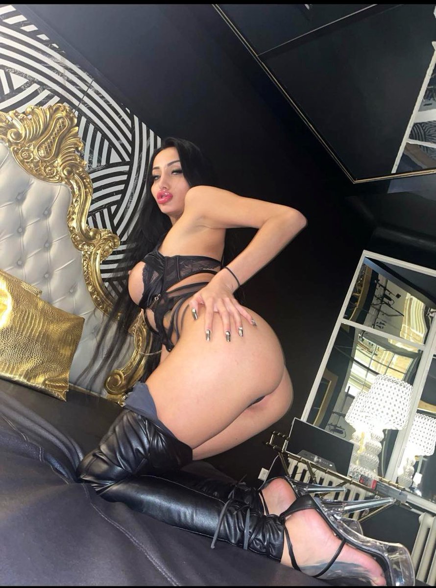 peterjr1964's tweet photo. ✨🖤 LaTeX &amp; Le🅰️ther ✨🔥
#Latex #Leather #Lady @Evaessence666 🖤✨ https://t.co/uxVxIkeRSg