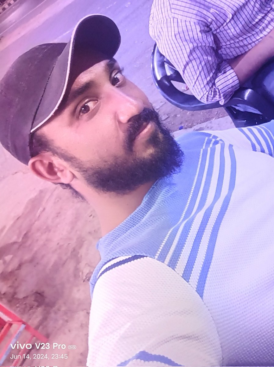 Musabbi92278530's tweet photo. I'm lonely would anyone like to be my friend? https://t.co/RCEknxnNdA