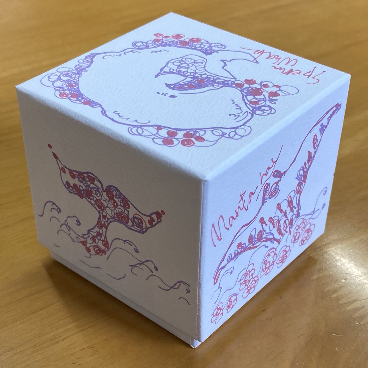 アイシーさん <a href="/IC_korisu/">【公式】漫画画材のアイシー✍️ 💫</a> のてがき時間で弊社の社員がイラストを描いてくれました！とってもかわいい色合いなので、プレゼントにもおすすめです🎁✨
発売からだいぶ経ってますが、ようやく試し書きができました😭遅
箱はモリタで製造しているので、みんな買ってくださいね☺️笑