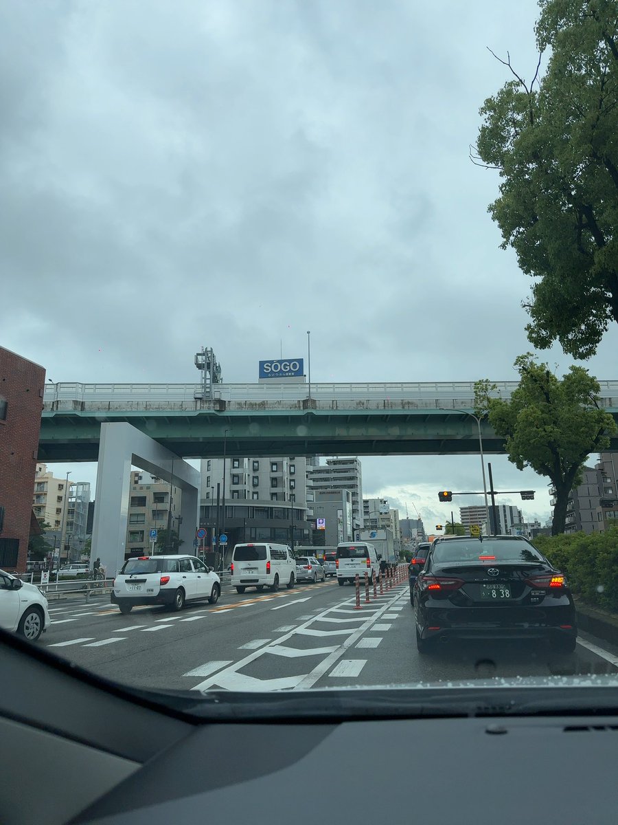 名古屋やっと雨上がってきた！
雲は多いけど。。
これから今日一日打ち合わせラッシュだから良かった^ ^