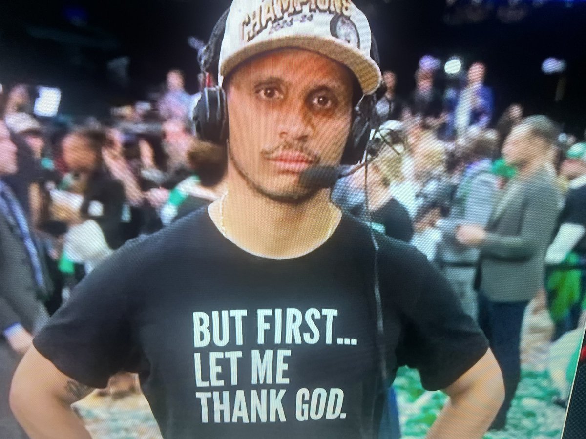 sharcor's tweet photo. Joe Mazzulla’s shirt is on point.  #nba  #celtics  #coach https://t.co/qmLQYXZ5jY