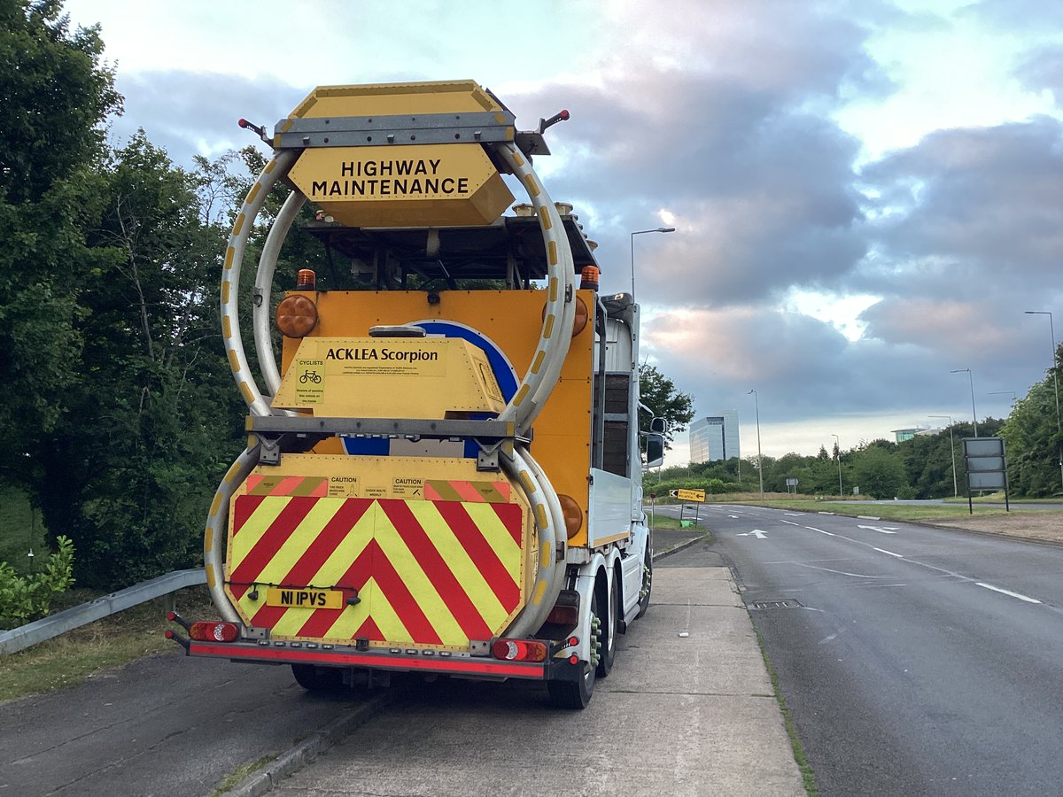 13milepost's tweet photo. Oh My! L(i)ane Block with additional protection โ๏ธ
#Scania #Tcab @Ex_motorway_G #Scorpion ๐ง https://t.co/3Qklgc54Ra