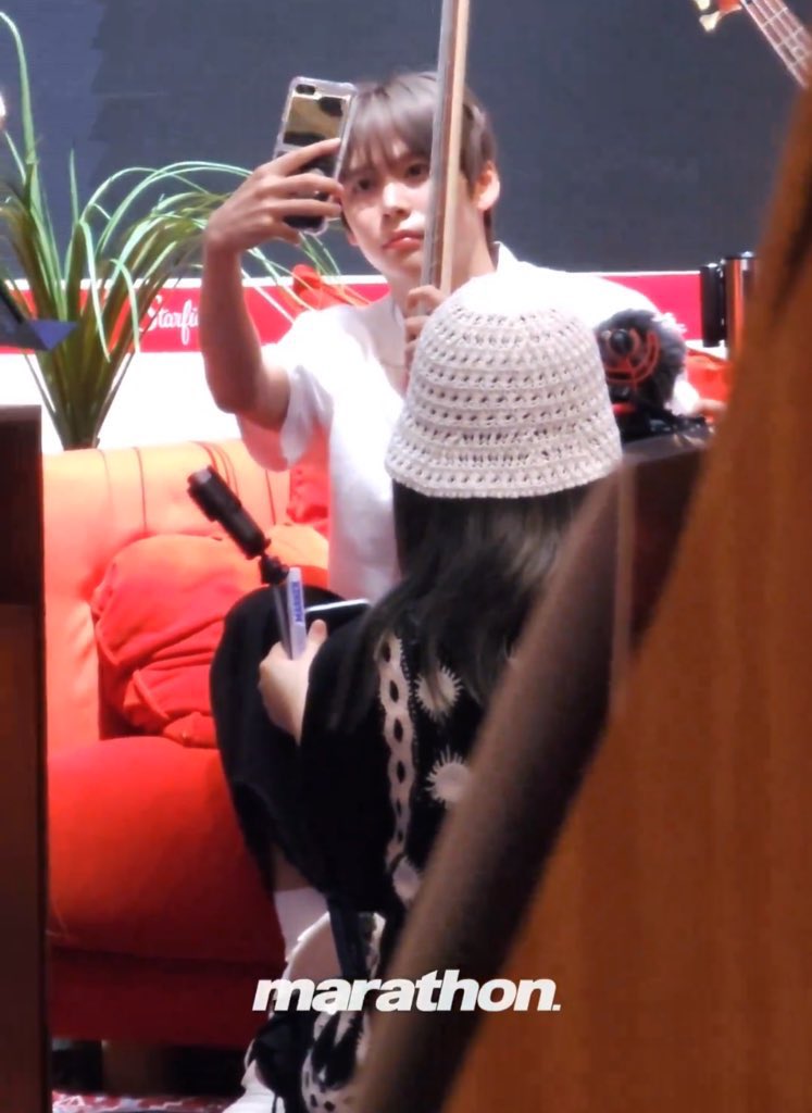 คุนหนูช่วยลงรูปที่ถ่ายวันนั้นหน่อยนะครับ เพื่อต่อชีวิตกรรมกรแบบผม