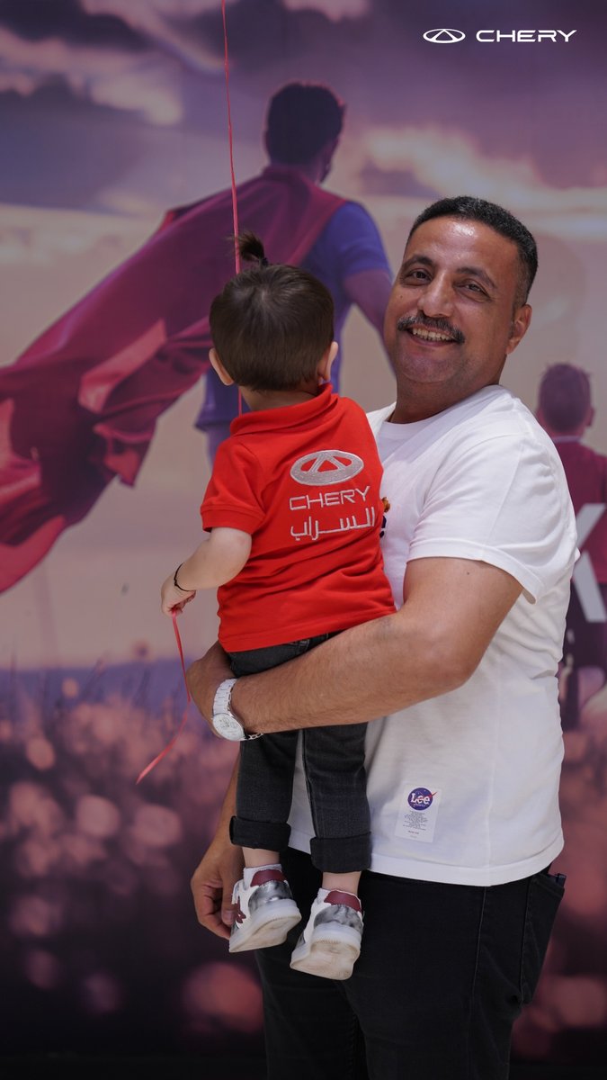 CheryAutoCo's tweet photo. Let's cherish the heartwarming interactions between fathers and children at the bustling Iraq event. Amid the crowd, playful smiles and gentle guidance capture the unspoken love of fathers.
#CheryGuardianDay #WarmGuardianship #LoveInEveryKilometer https://t.co/zmS9UW1sG1