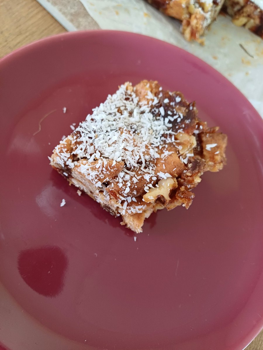 Máák dit! Een no bake dadel-biscuittaartje, geen oven of keukenapparaat nodig! Mijn kookcolumn en het recept (uit Reapeat) vandaag in <a href="/trouw/">Trouw</a> 
<a href="/UitgeverijUBHS/">Unieboek | Spectrum</a> <a href="/EvaKoffeman/">Eva Koffeman</a> <a href="/avrotrosradar/">Radar</a>