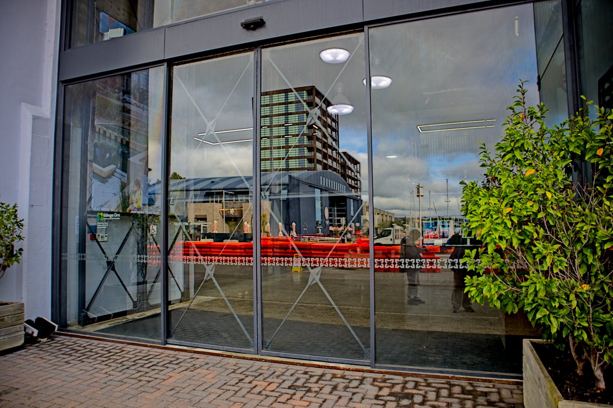 Simon_B_Photo's tweet photo. Short #photowalk at #HobsonvillePoint Auckland, yesterday on an overcast day.  
#snap_reflections 
#streetphotography 
#urbanphotography 
#AucklandPhotography 
#ON1Pics 
#Photography 
 #City 
#Architecture 
#Street https://t.co/hmjWN6owJk