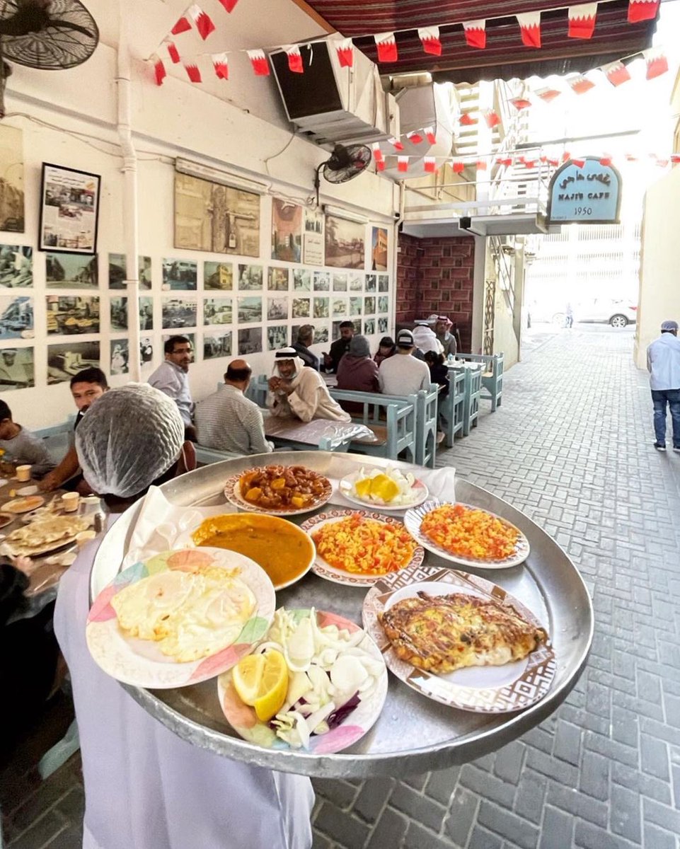 Ask_Bahrain's tweet image. #يا_زاير_البحرين 
.
اذا زرت #البحرين وصار خاطرت في " فطور شعبي تقليدي " لا تتعب نفسك في البحث .. فقط ارجع لهذا البوست و اختار "✋
. 
١-  بيت البلاليط             عالي   
٢- مقهى حاجي            المنامة 
٣- مطعم الامير.           المحرق   
٤- بابا طاهر                   المنامة
٥-…