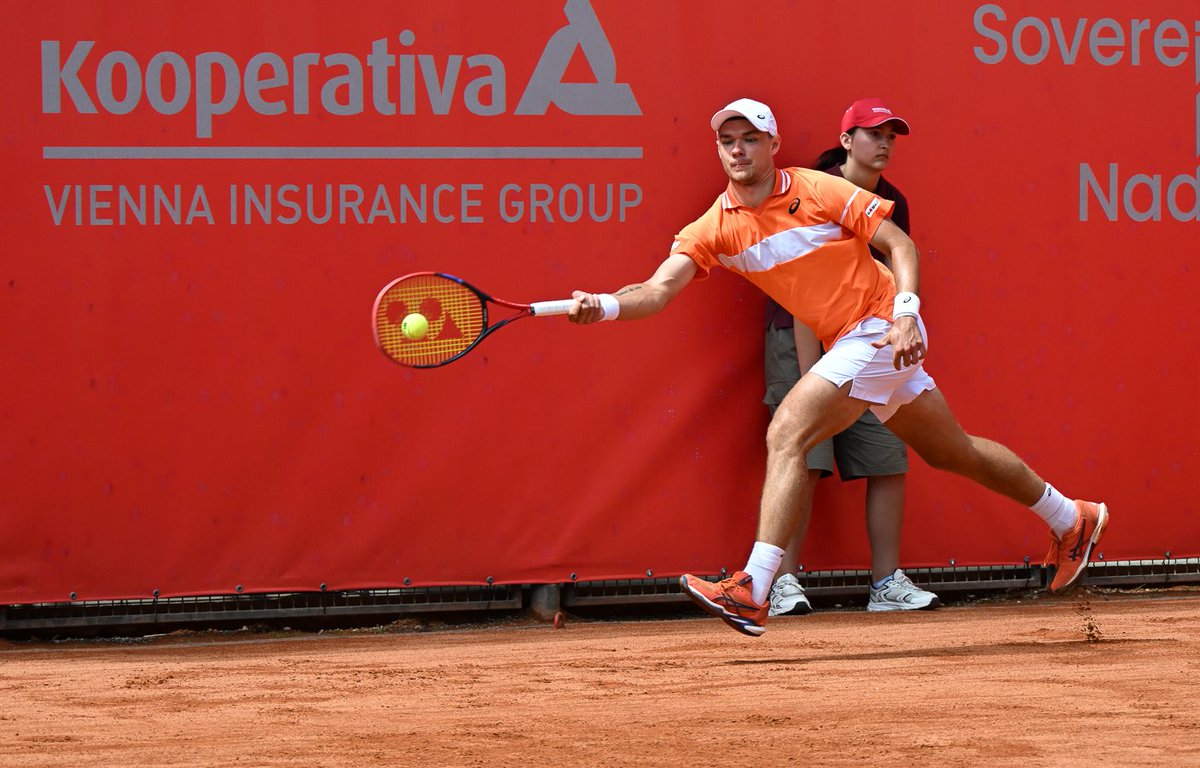 BratislavaOpen's tweet photo. Our singles champion @KamilMajchrzakk 🇵🇱🏆🥇👊😊👏🎾

Photos: @plachyphotography
.
.
.
@atpchallengertour
@BratislavaOpen
#BratislavaOpen #BratislavaOpen2024 https://t.co/DGcVKvzMcg