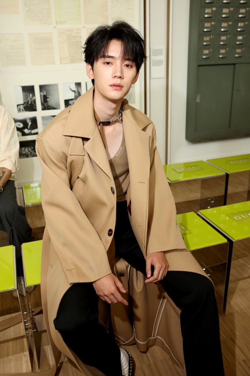 mintmag_th's tweet photo. ออร่าความหล่อ! ชมความหล่อชัดๆ ของหนุ่ม #โจวอี้หราน ขณะมาร่วมชมแฟชั่นโชว์ Gucci Men’s Spring Summer 2025 ที่จัดขึ้นเมื่อวานที่ผ่านมา ณ กรุงมิลาน ประเทศอิตาลี 💚

ZHOU YIRAN IN MILAN
#ZhouYiranxGucci
#ZhouYiranxGucciSS25
#Zhouyiran #周翊然
#GucciSS25 #Gucci
#MintNews https://t.co/0AlcNb8fQ0