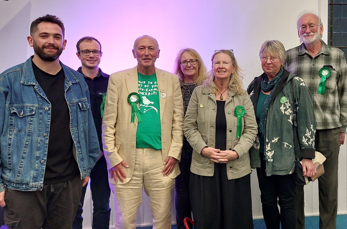 Proud of <a href="/TheGreenParty/">The Green Party</a> colleagues coming out last night to Rowlands Gill to support me in my first hustings. Thanks to Strathmore Road Methodist Church for their superb organisation of the event.
#blaydonandconsett
#getgreenselected
#gatesheadgreens
#ge2024