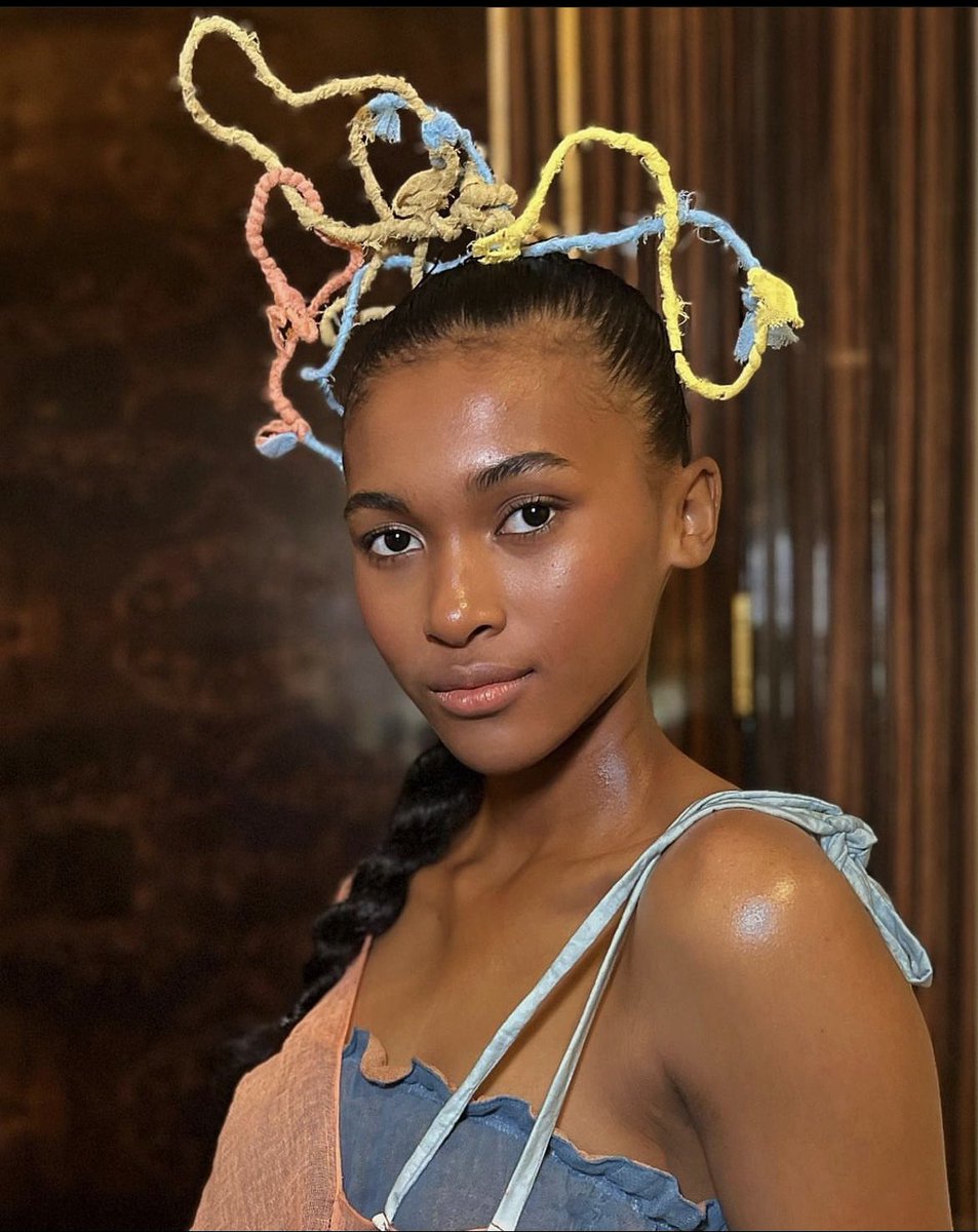 Dari kulit light tan to dark🥲🥲
.
Aku tau susahnya nemuin makeup untuk kulit tan karna aku punya kulit tan (olive pula😂😂)
Kalian tau gak sih kulit kalian tu cantik?? Apapun warnanya.

Let’s redefine our beauty standards. Embrace our natural beauty❤️