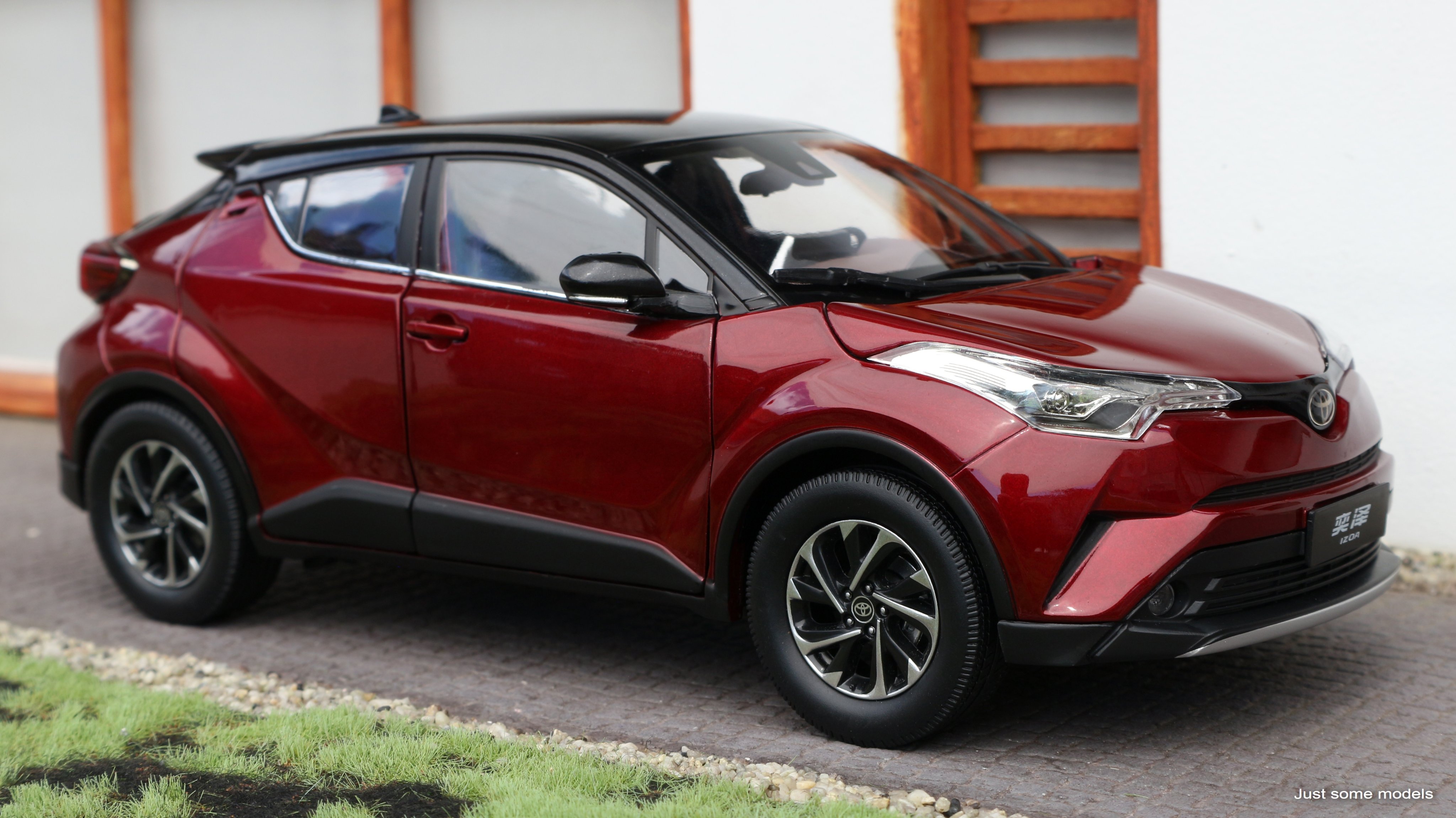 1/18 PAUDI トヨタ C-HR / IZOA 2016 1:18 Toyota C-HR/IZOA 2016, Wine red - Paudi [Unboxing