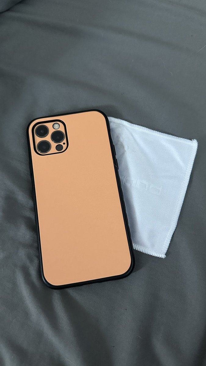 JohnRF30's tweet photo. @dbrand thanks for my gf’s new grip case skin. She was tired of the first color she choose, you guys make it so easy to pick and install a new color 🙏🏻👌🏻 https://t.co/mUeUec5KYm