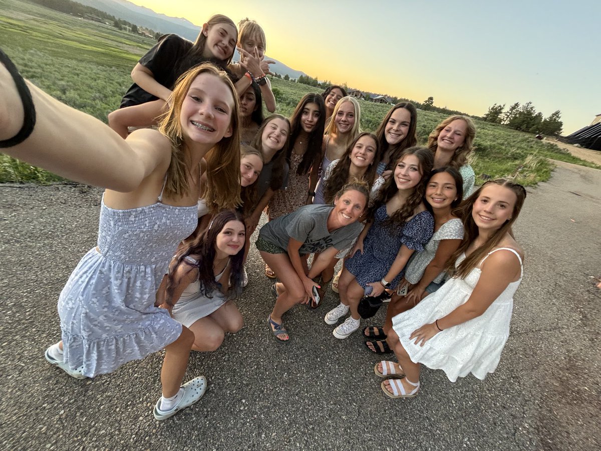 jrichardsNORTH's tweet photo. Week two of elevated running camps started today with 74 campers AND the girlies are here!

Can’t wait for a great week with them 

Who wouldn’t want to be a bulldog?! 
💙🧡🐶 https://t.co/aDABpodUk4