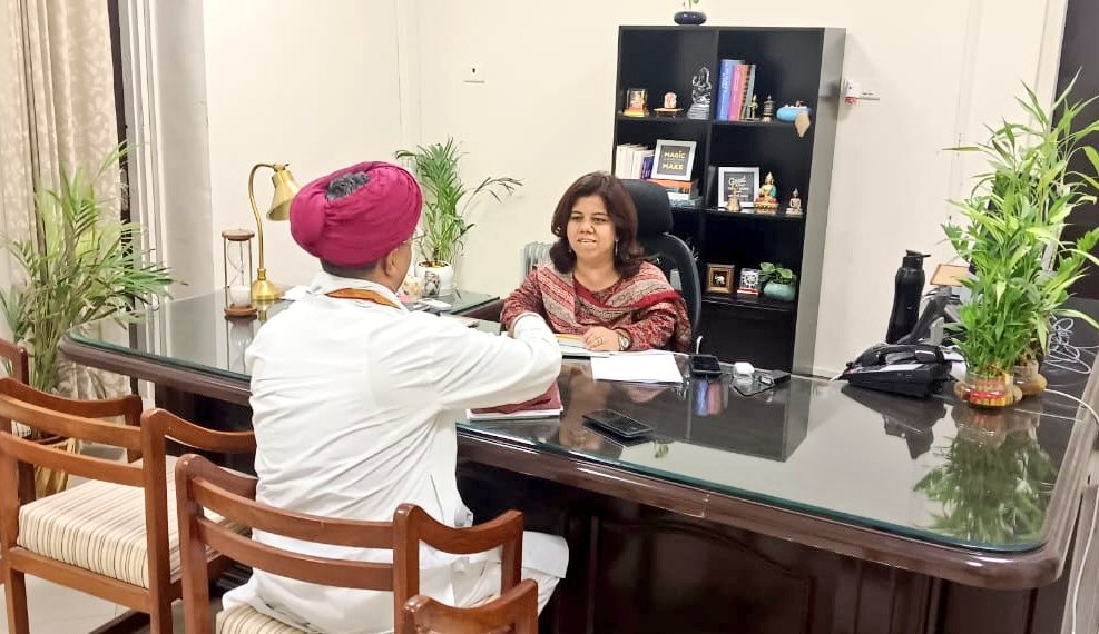 आज #सूचना_सहायक की भर्ती के परिणाम को लेकर सचिवालय में IT विभाग सचिव श्रीमती आरती डोगरा जी से मुलाकात की।
परिणाम की पुनः समीक्षा पर विस्तृत चर्चा हुई, जल्द ही सूचना सहायक के दुरुस्त परिणाम जारी किए जाएंगे।

<a href="/RajCMO/">CMO Rajasthan</a> <a href="/BhajanlalBjp/">Bhajanlal Sharma</a> <a href="/RajGovOfficial/">Government of Rajasthan</a> <a href="/artizzzz/">Arti Dogra</a>