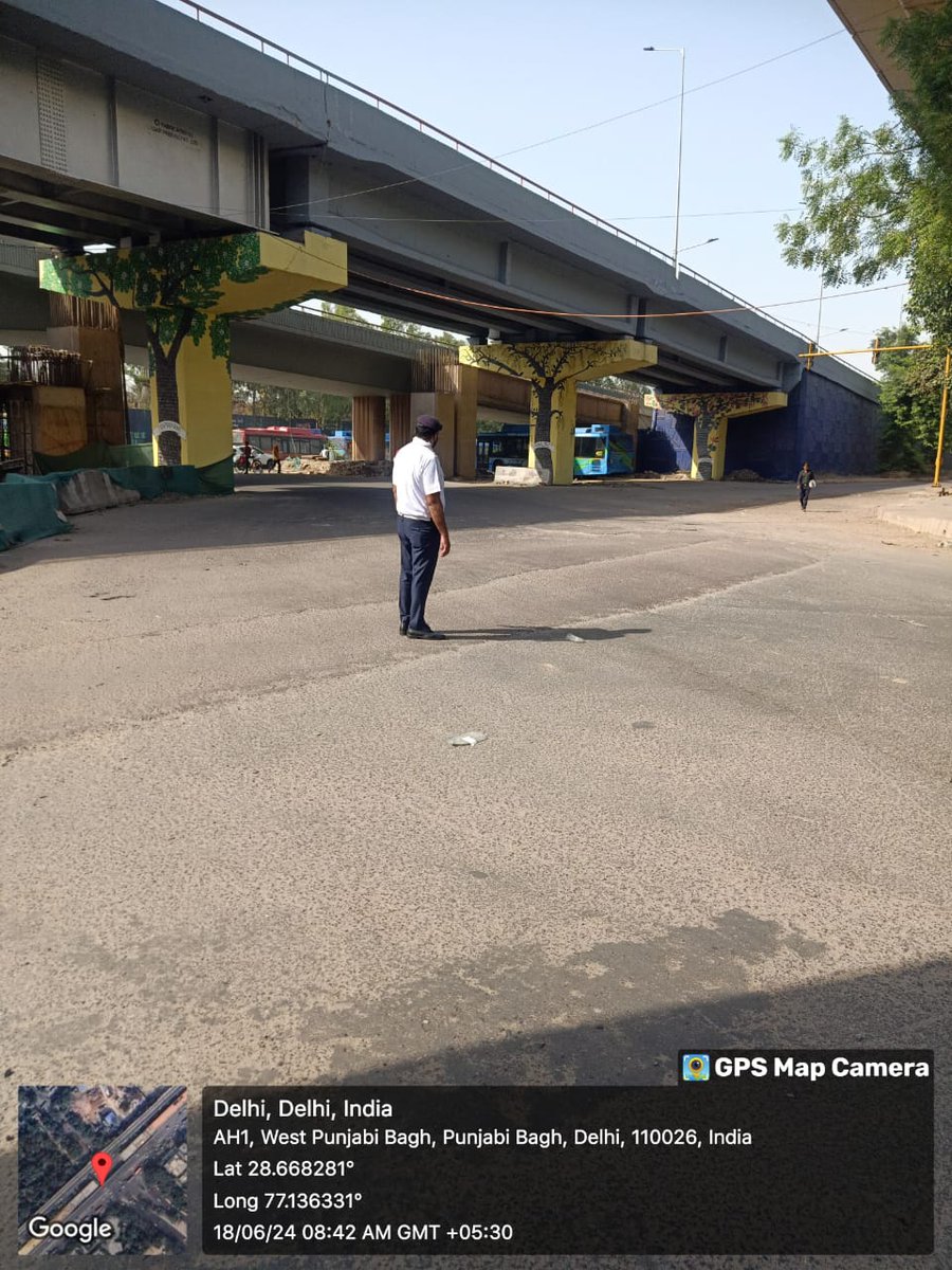 DcpWestern's tweet photo. Traffic regulation by staff of Western Range in morning https://t.co/3WGXiX3IE2