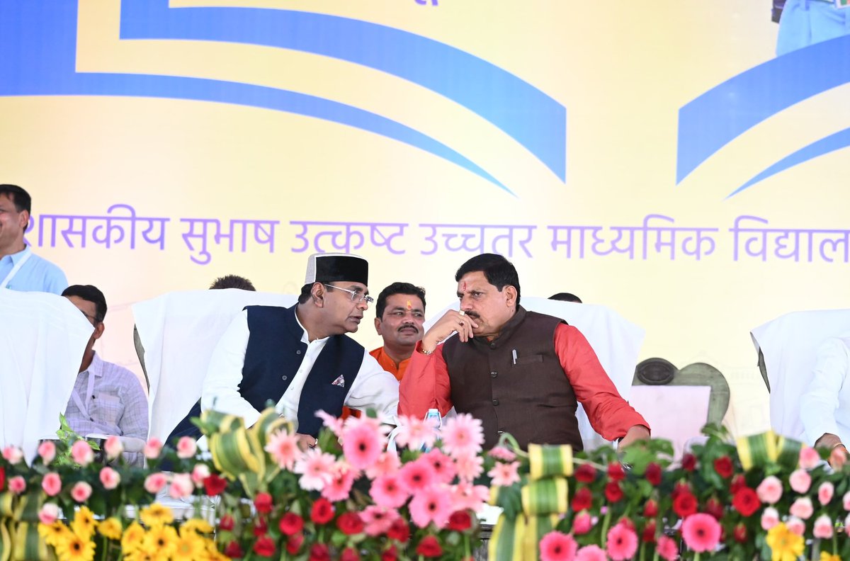 VishvasSarang's tweet photo. आओ पढ़ें, भविष्य गढ़ें
"स्कूल चले हम अभियान"

आज मा. मुख्यमंत्री डॉ. @DrMohanYadav51 जी के साथ 'स्कूल चलें हम अभियान 2024' के अंतर्गत शासकीय सुभाष उत्‍कृष्‍ट उच्‍चतर माध्‍यमिक विद्यालय, भोपाल में आयोजित "प्रवेशोत्सव कार्यक्रम" का दीप प्रज्वलित कर शुभारंभ किया। https://t.co/e3Yp3euJvT