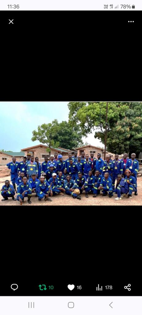 Photo of Local Congolese being paid fair wages and fair working conditions with #AVZ. 

STOP! Manono Lithium with its Chinese leaders and complicit government officals #Cominere will leave this territory raped and abused. Step up President <a href="/fatshi13/">Félix A. Tshisekedi</a> treat your people right!
