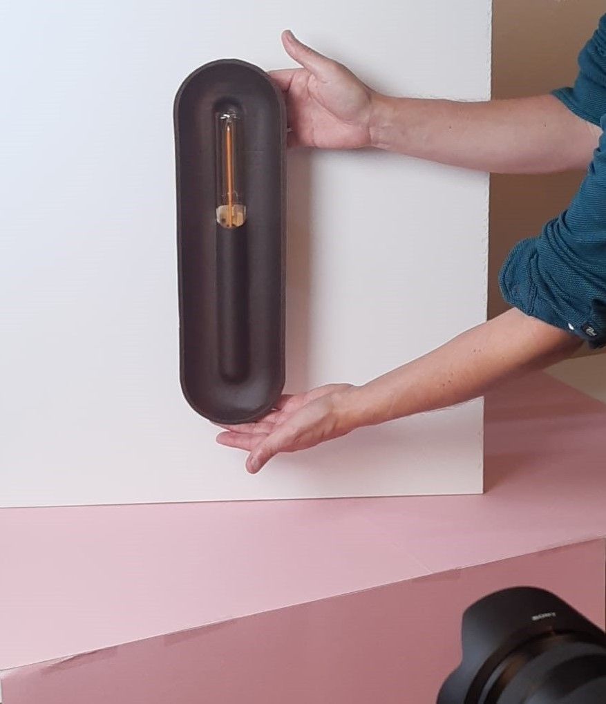 On the Home and Interior display at FFE:
the 'Conch light', made out of mycelium, a collab with Dutch designer <a href="/Marcvandervoorn/">Marc Th. van der Voorn</a>
Creating three lighting effects: direct, light passing through the transparent MYCOTEX material, and light reflecting off the wall
@thesustainableangle