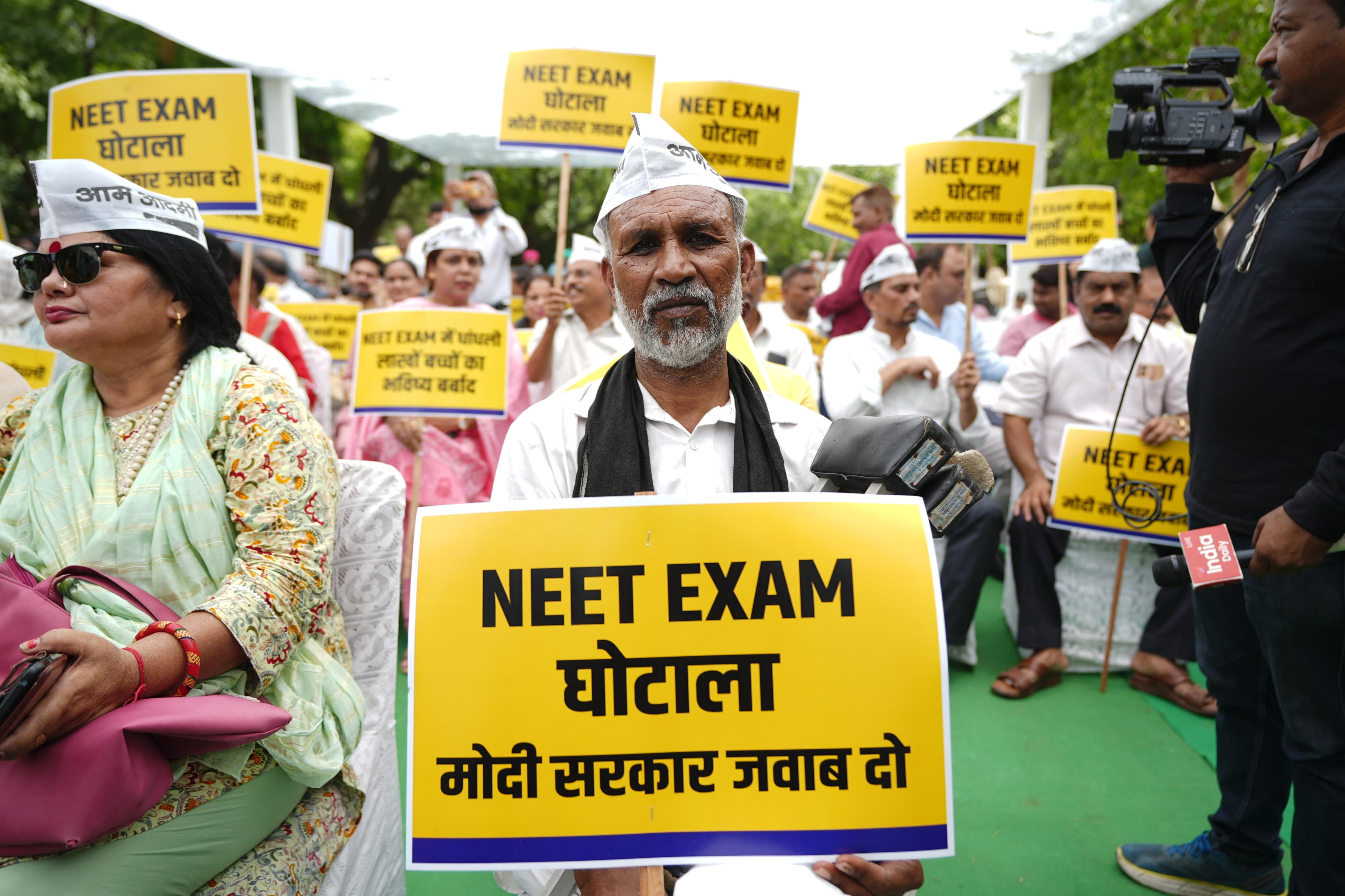 The voice of hind-NEET Exam को लेकर राहुल गांधी ने केंद्र सरकार पर उठाएं सवाल, पीएम के मौन पर कसा तंज