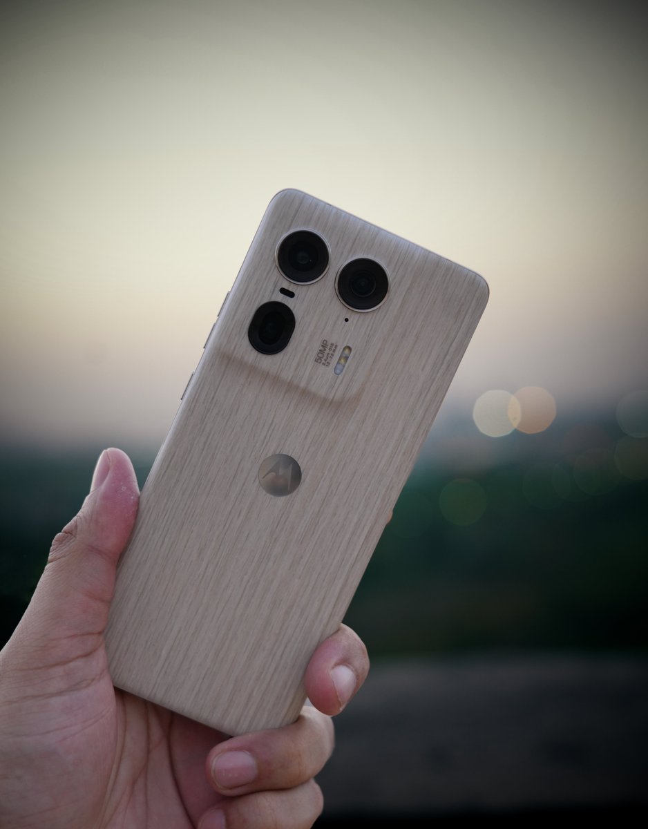 stufflistings's tweet photo. Q3. What is the maximum zoom capacity supported by the #motorolaedge50Ultra?
A. 20X Hybrid Zoom
B. 50X Hybrid Zoom
C. 100X Hybrid Zoom
D. 69X Hybrid Zoom
#winmotorolaedge50Ultra #EffortlesslyIntelligent #motoAI https://t.co/lBbyY0Zqdf