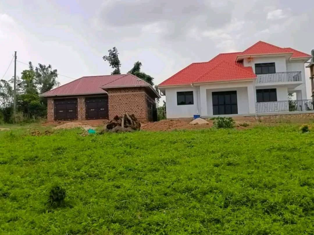 shukranproperty's tweet photo. #MATUGGA #KIWEBWA TOWN
Plots on quick sale
50x100ft (#titled)
Selling price 👉🏿 #14m
NOTE: Installments allowed
Call or WhatsApp 👉+256706592177 https://t.co/EchJu1RE8s