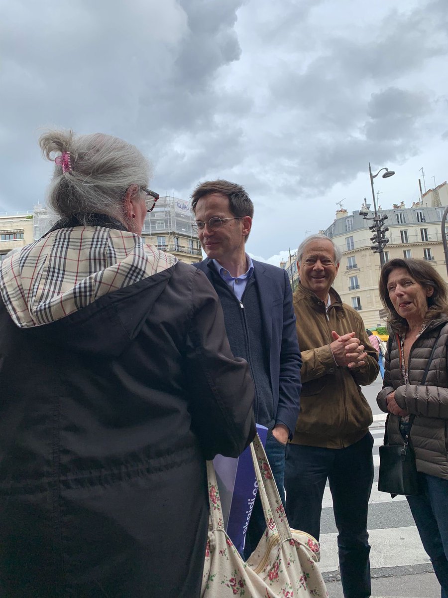 pybournazel's tweet photo. Écoute, échanges nombreux et stimulants avec des Parisiennes et des Parisiens #circo7518 

#Paris18 #Paris9 https://t.co/ZcMxuiNeb9