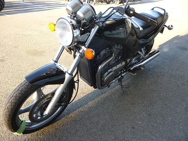 webike_moto's tweet photo. 非常に珍しい一台をご紹介出来てテンションが上がっております中の人です。
往年のスズキ感が漂う、何とも言えない佇まいが癖になります。
▼▼物件はこちらから▼▼
https://t.co/kQO8pp38cK
#スズキ
#VX800 https://t.co/GgImUjlNxd