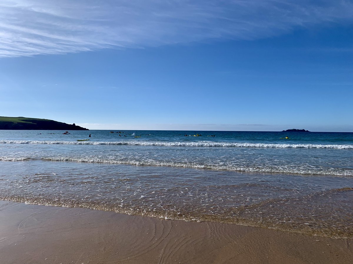 What beautiful conditions we had for surf saving last night! 
As always, thank you to all of the helpers, coaches and hot chocolate makers 🙏🏼🤩
#HarlynBay #surflifesaving