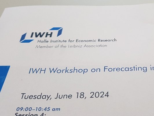 Day 2 at the IWH Workshop on Forecasting in Times of Structural Change and Uncertainty.
Programm: iwh-halle.de/fileadmin/user…
You can still participate: docs.google.com/forms/d/e/1FAI…