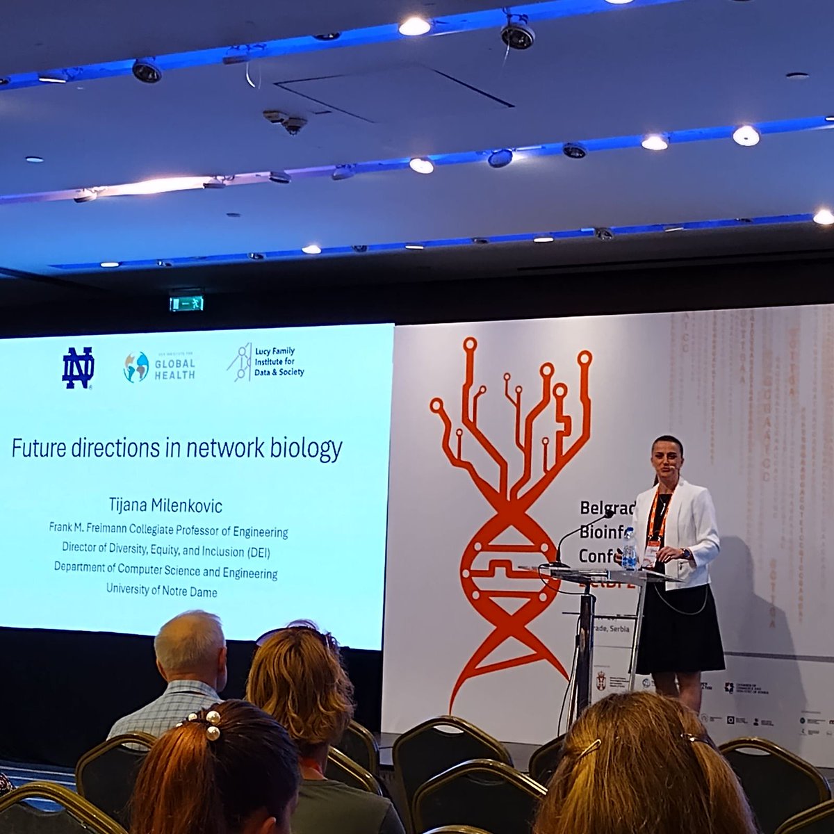 Starting with the ✨ 
Our first KEYNOTE for today - Tijana Milenkovic 📢