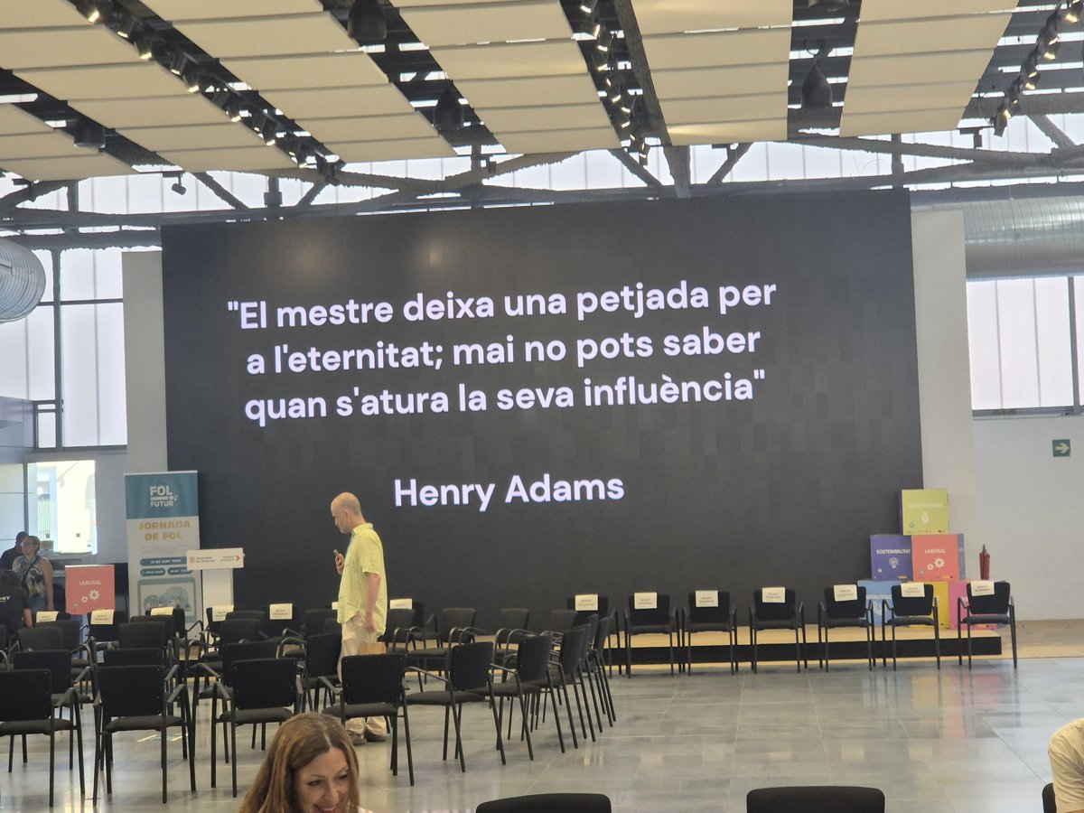 En nada empezaremos la Jornada FOL i Futur. Un merecido homenaje Elena Rodríguez a su trayevroria profesional #folifutur